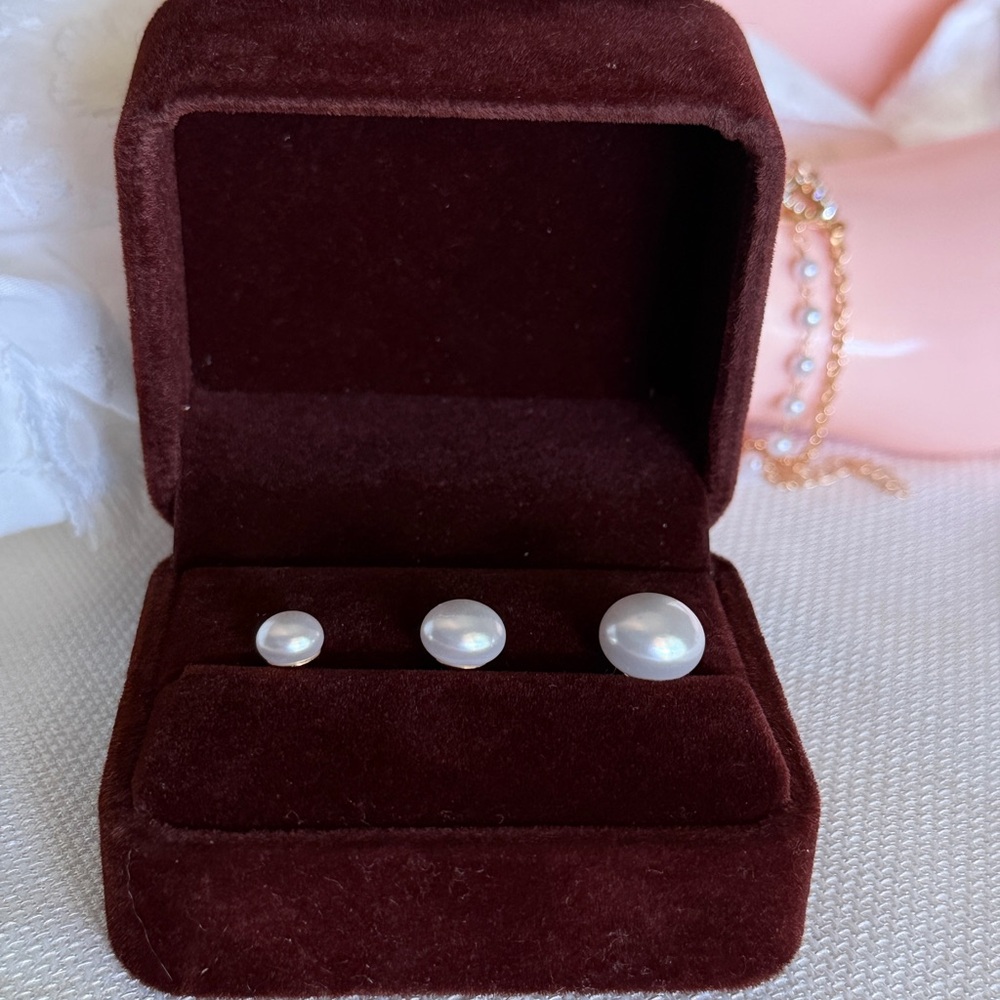 Classic Pearl Stud Earrings ✨ - Picture 8 of 10